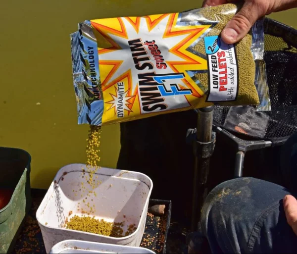 Pelete Dynamite Baits F1, 2mm, 900g - imagine 2